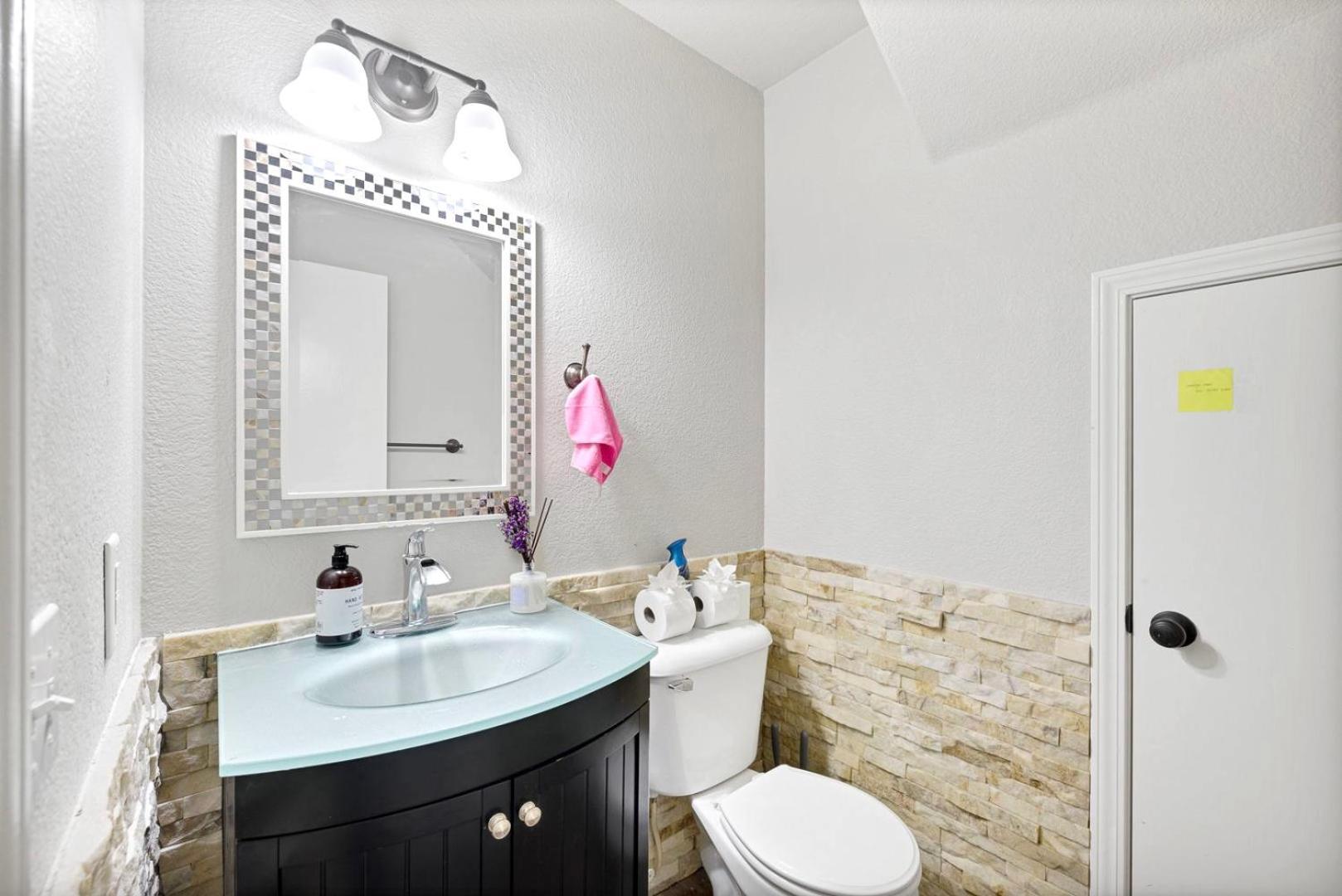 Modern In Vegas Near Strip With Pool And Jacuzzi