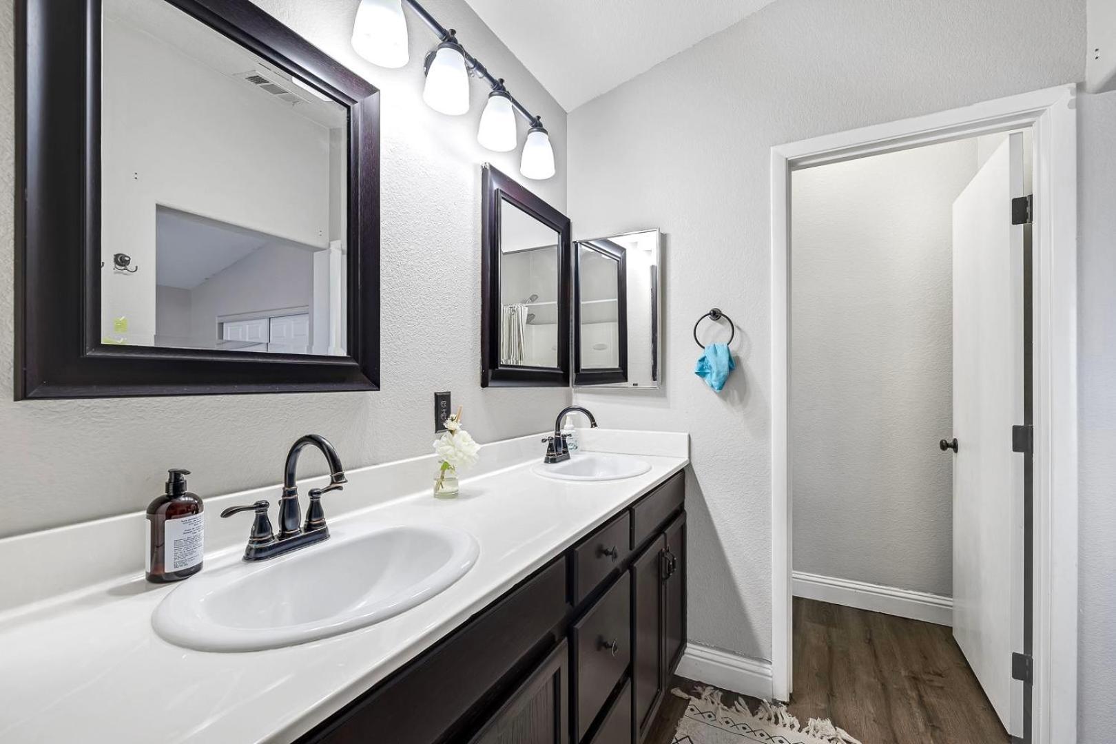 Modern In Vegas Near Strip With Pool And Jacuzzi Las Vegas