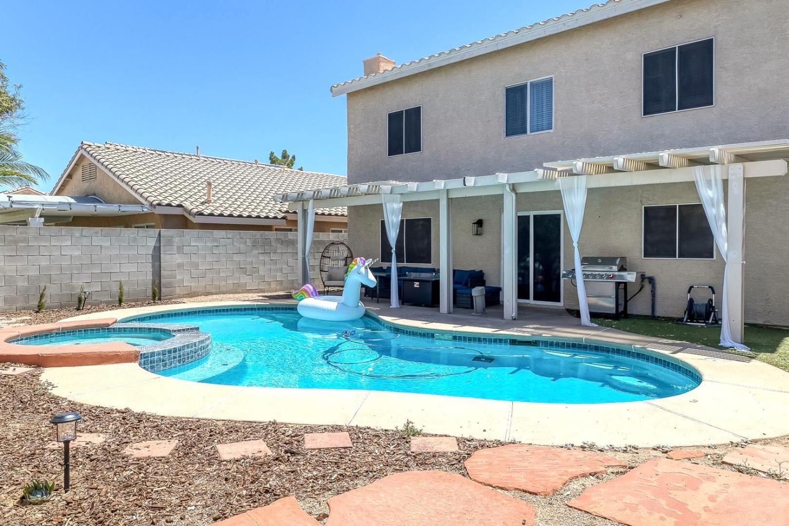 Holiday home Modern In Vegas Near Strip With Pool And Jacuzzi *
