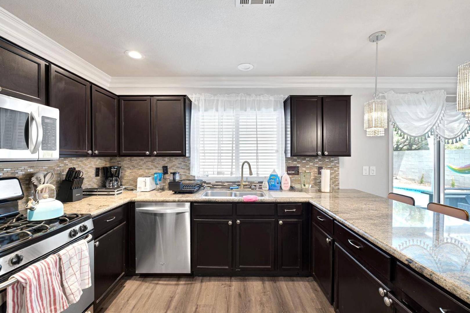 Modern In Vegas Near Strip With Pool And Jacuzzi Holiday home Las Vegas